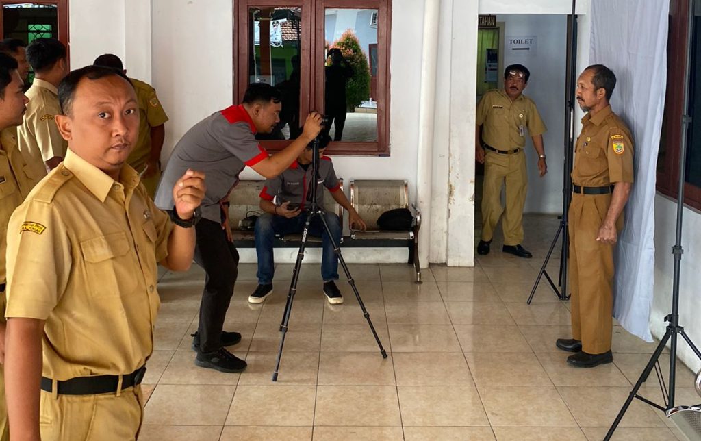 Perumda Percada Dukung Implementasi Peraturan Bupati Sukoharjo Nomor 17 Tahun 2025 dengan Pembuatan ID Card ASN se-Kabupaten Sukoharjo